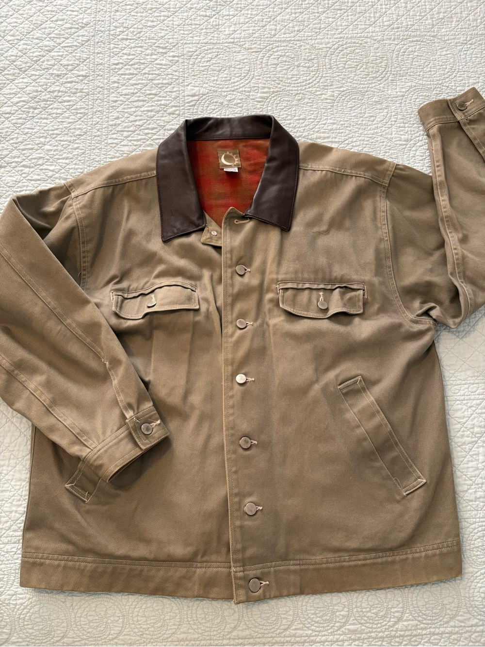 Vintage 90’s Marlboro barn chore ranch jacket. Size XL.